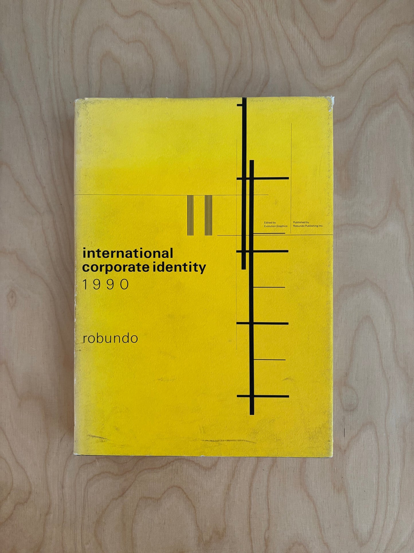 International Corporate Identity 1990 - Robundo